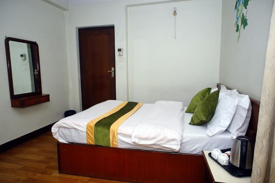 Bouddha Green Hotel Kathmandu Bagian luar foto